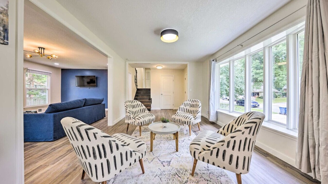 Photo of Livingroom in Nall Hills