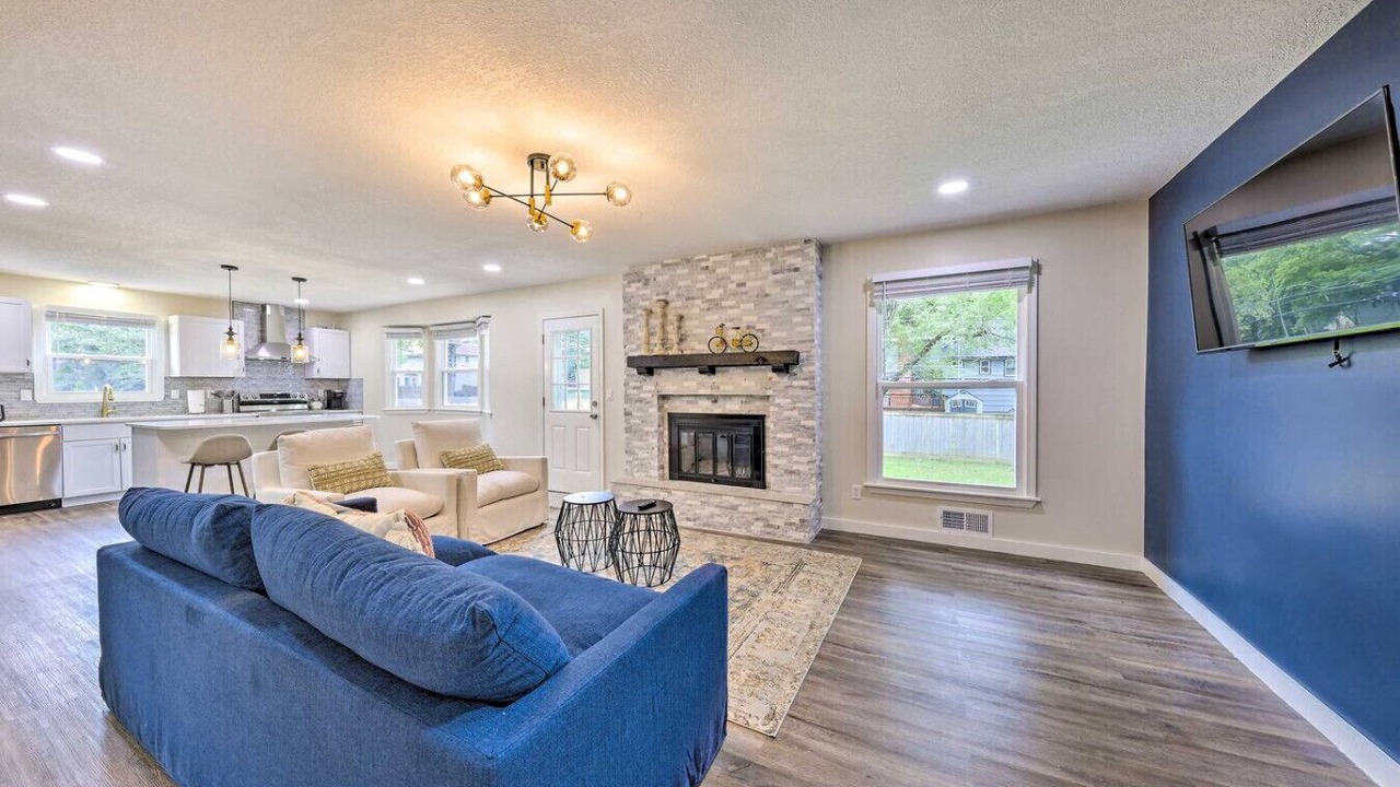 Photo of Livingroom in Nall Hills