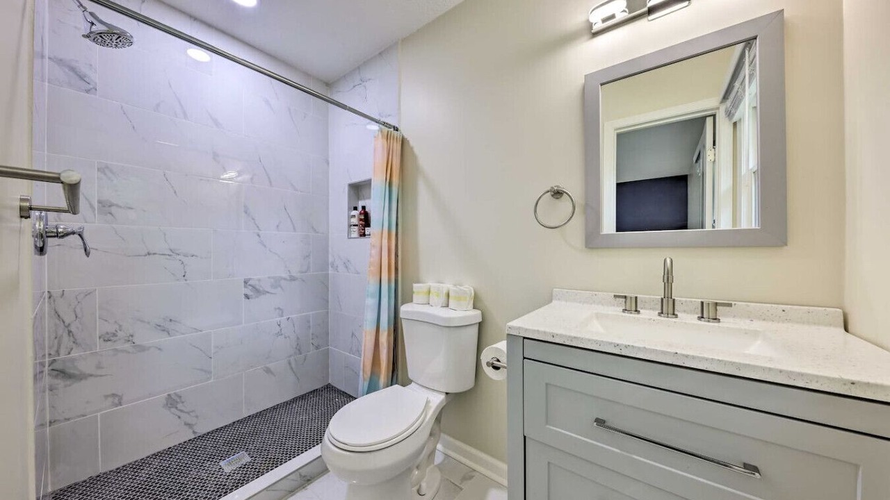 Photo of Bathroom in Nall Hills