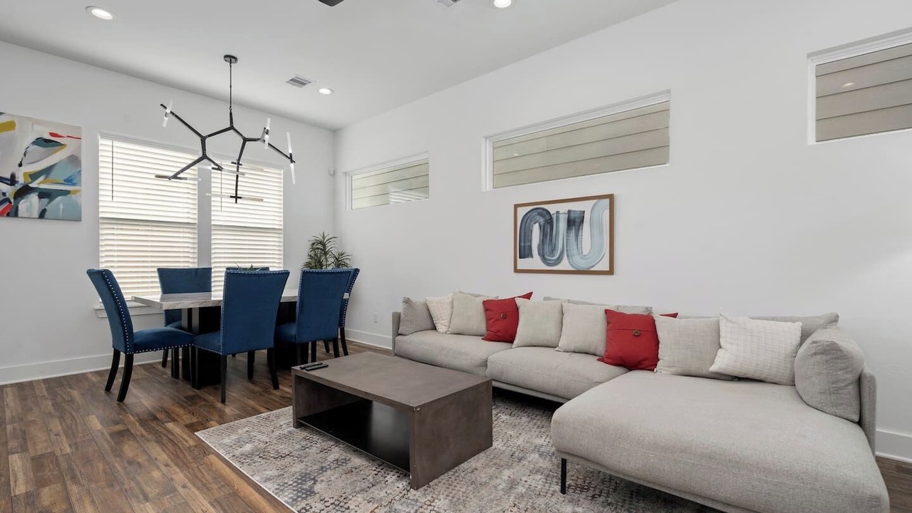 Photo of Livingroom in Northside