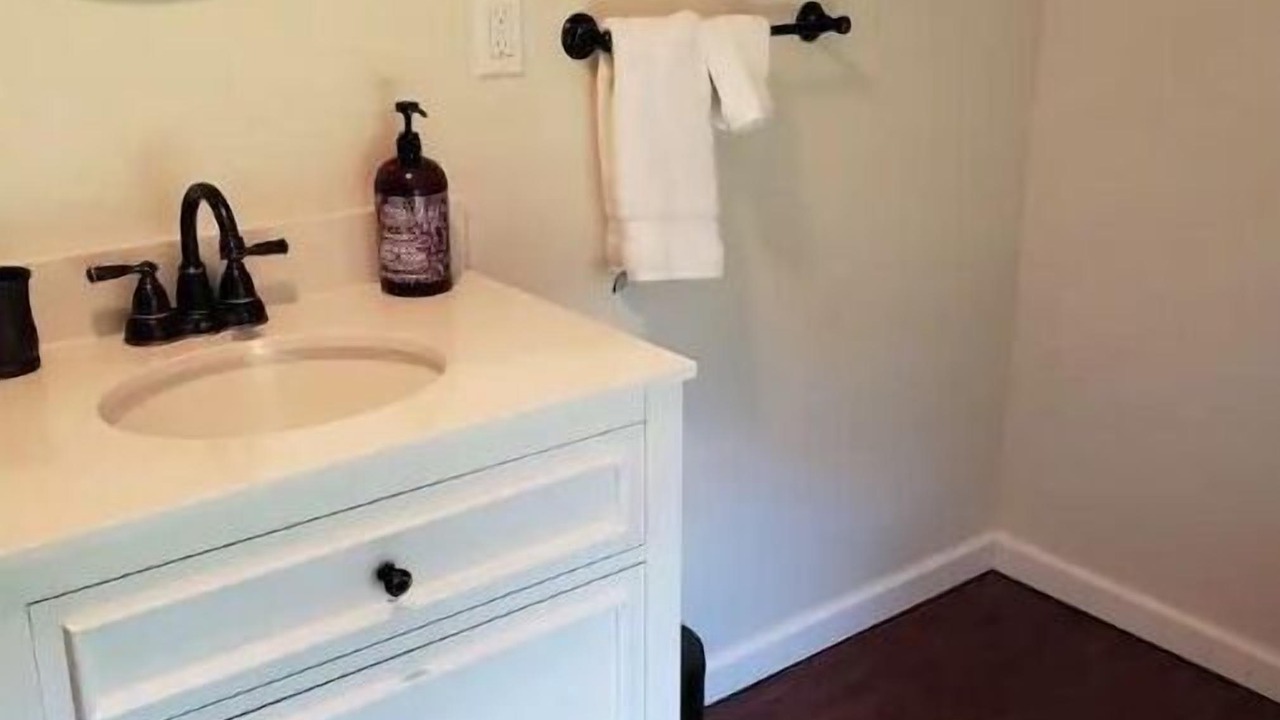 Photo of Bathroom in Shinglehouse