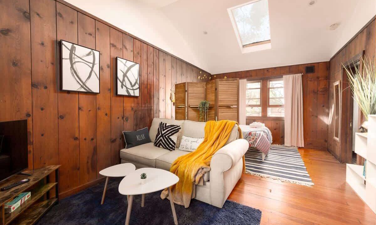 Photo of Bedroom in Downtown Berkeley