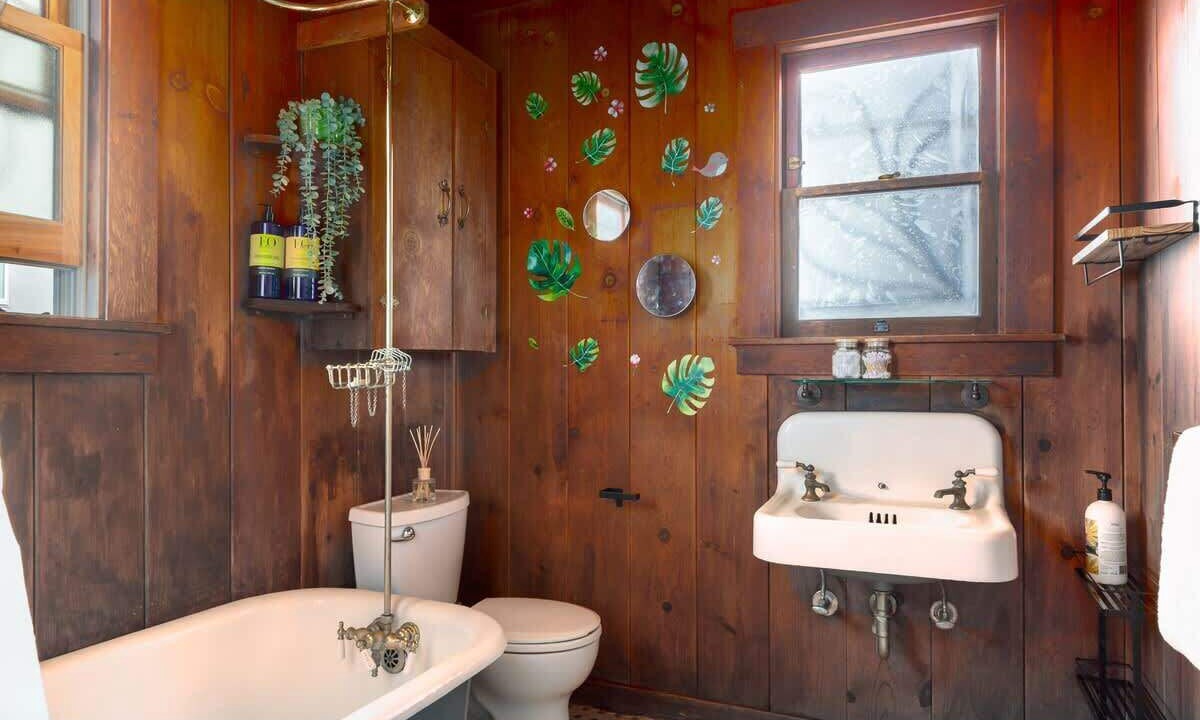 Photo of Bathroom in Downtown Berkeley