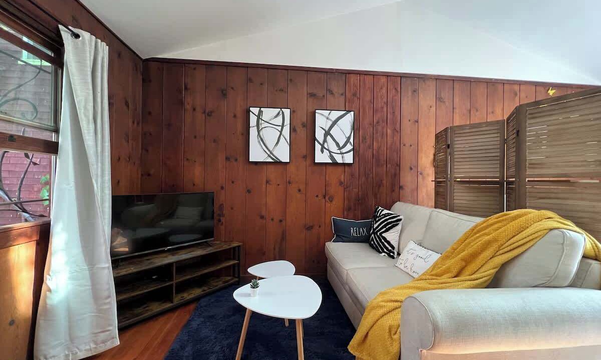 Photo of Bedroom in Downtown Berkeley