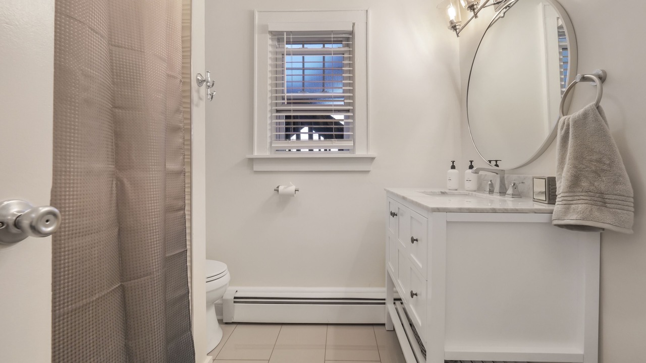 Photo of Bathroom in Newburgh