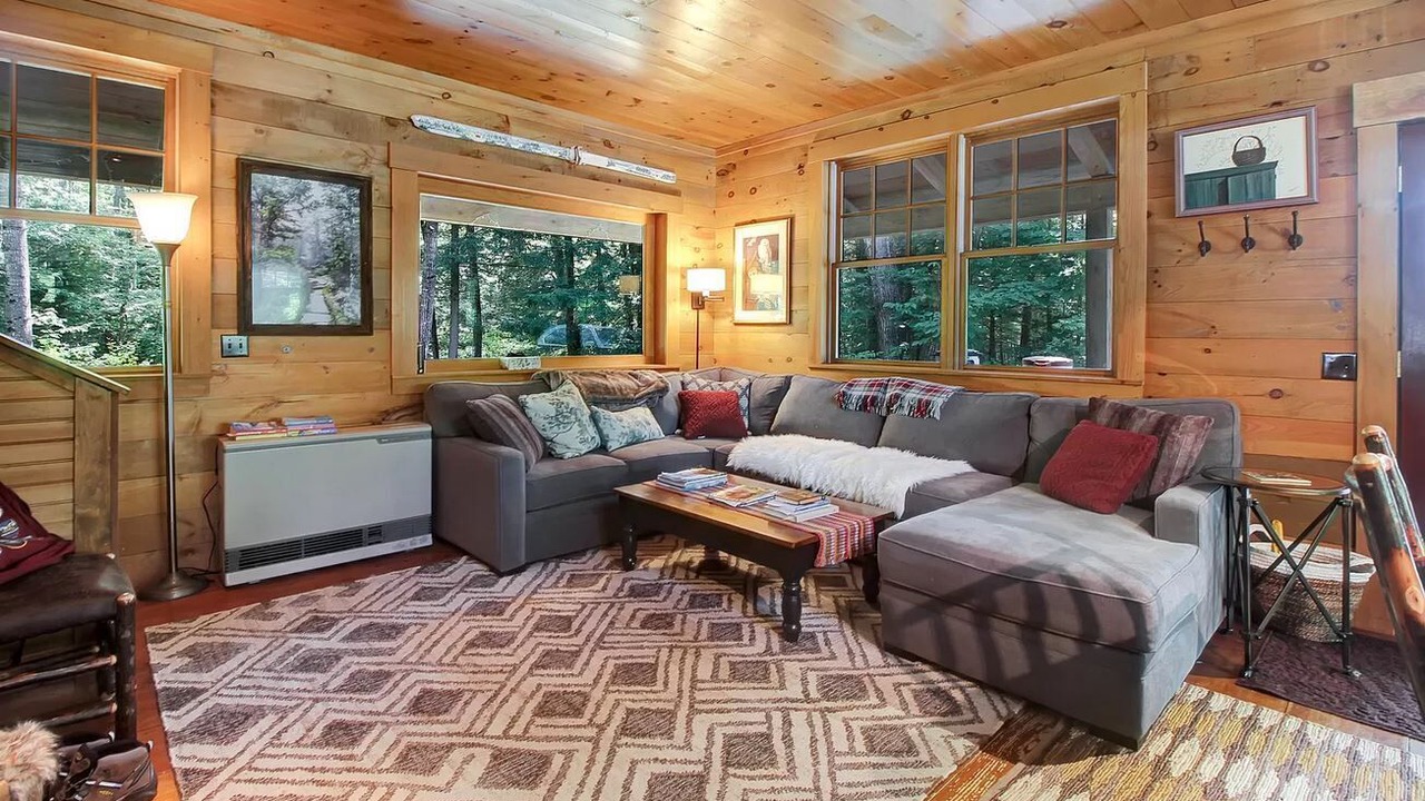 Photo of Livingroom in Warren
