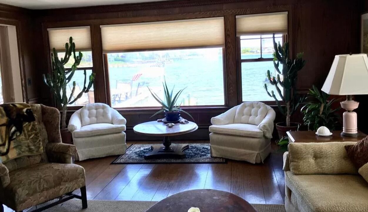 Photo of Livingroom in Buzzards Bay