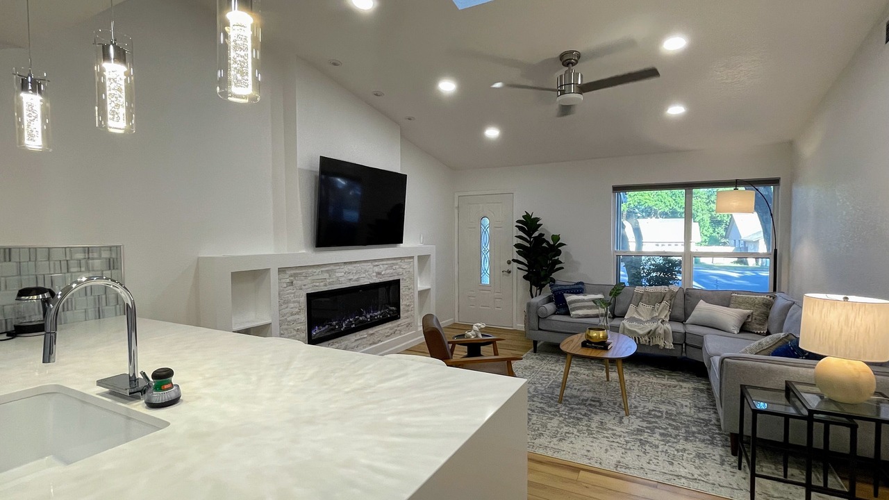 Photo of Livingroom in McNeil