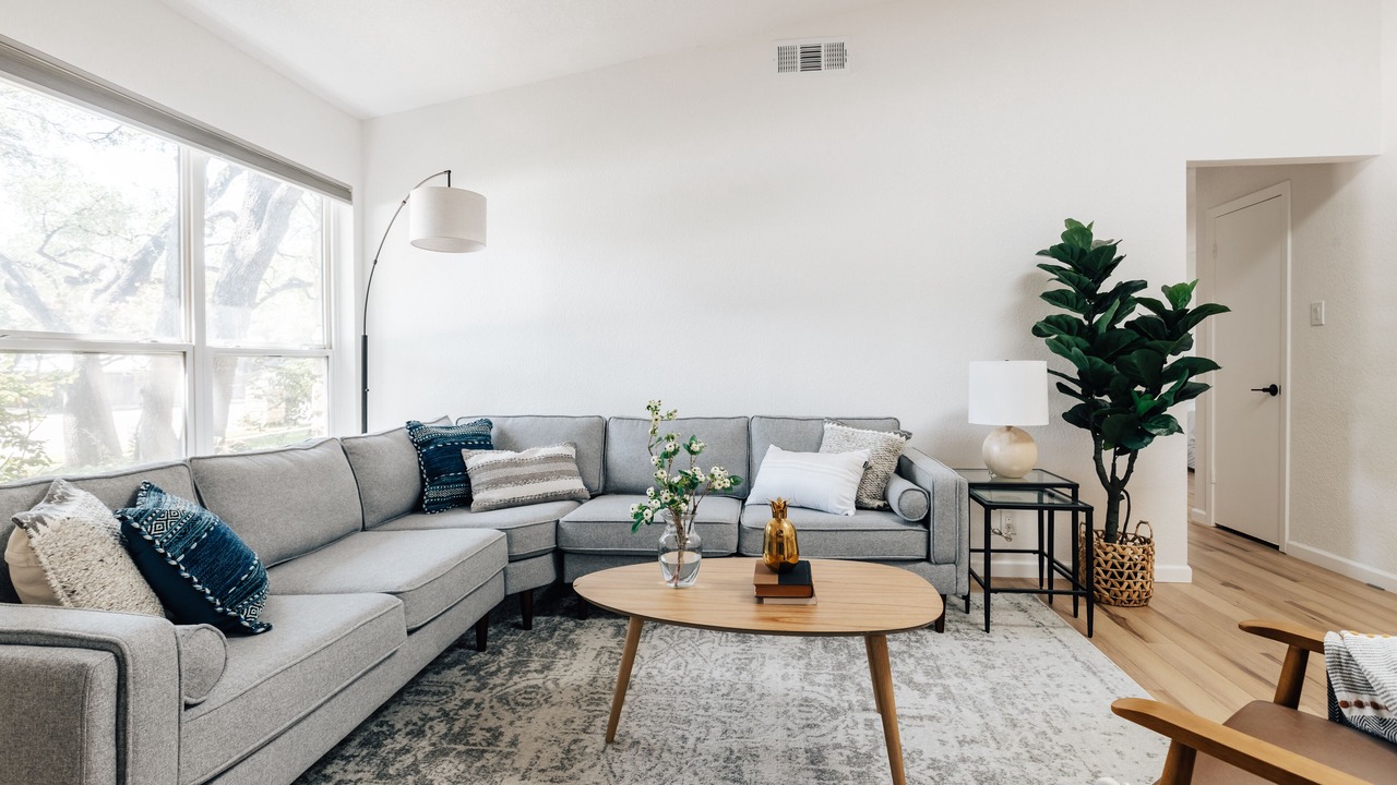 Photo of Livingroom in McNeil