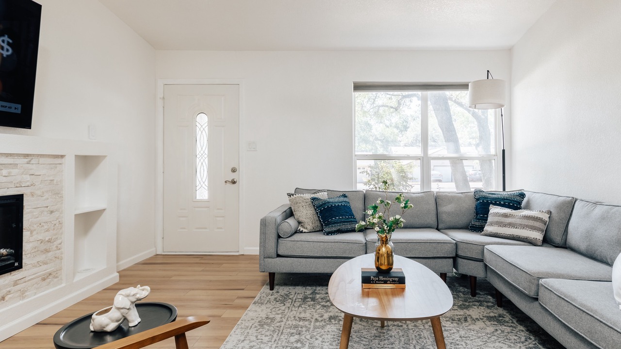 Photo of Livingroom in McNeil