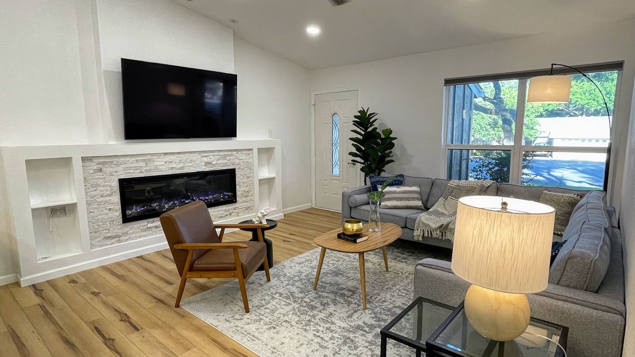 Photo of Livingroom in McNeil