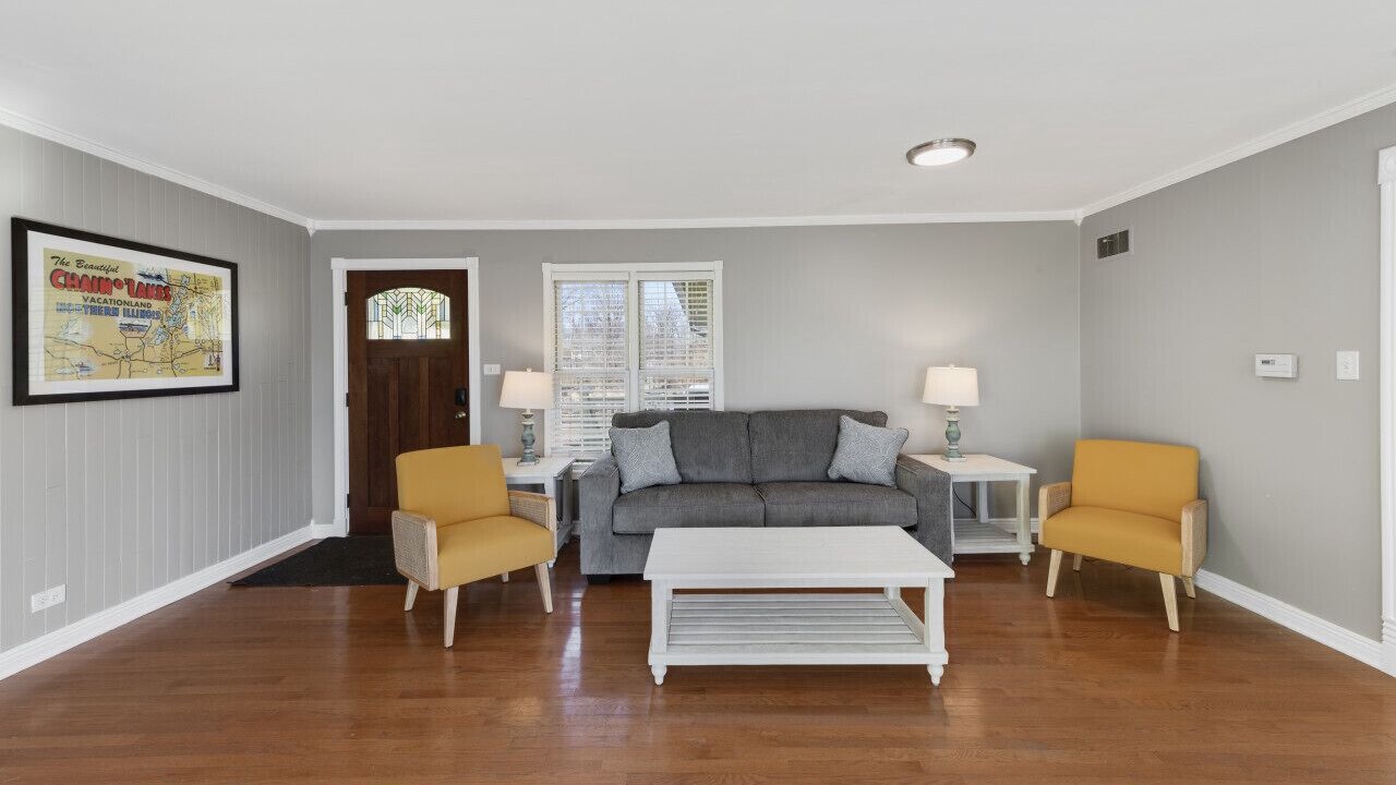 Photo of Livingroom in Fox Lake