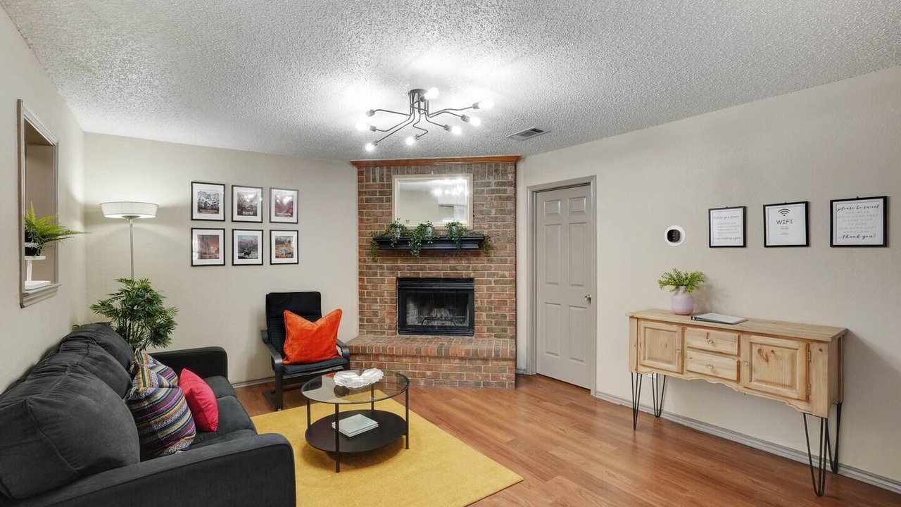 Photo of Livingroom in Euless