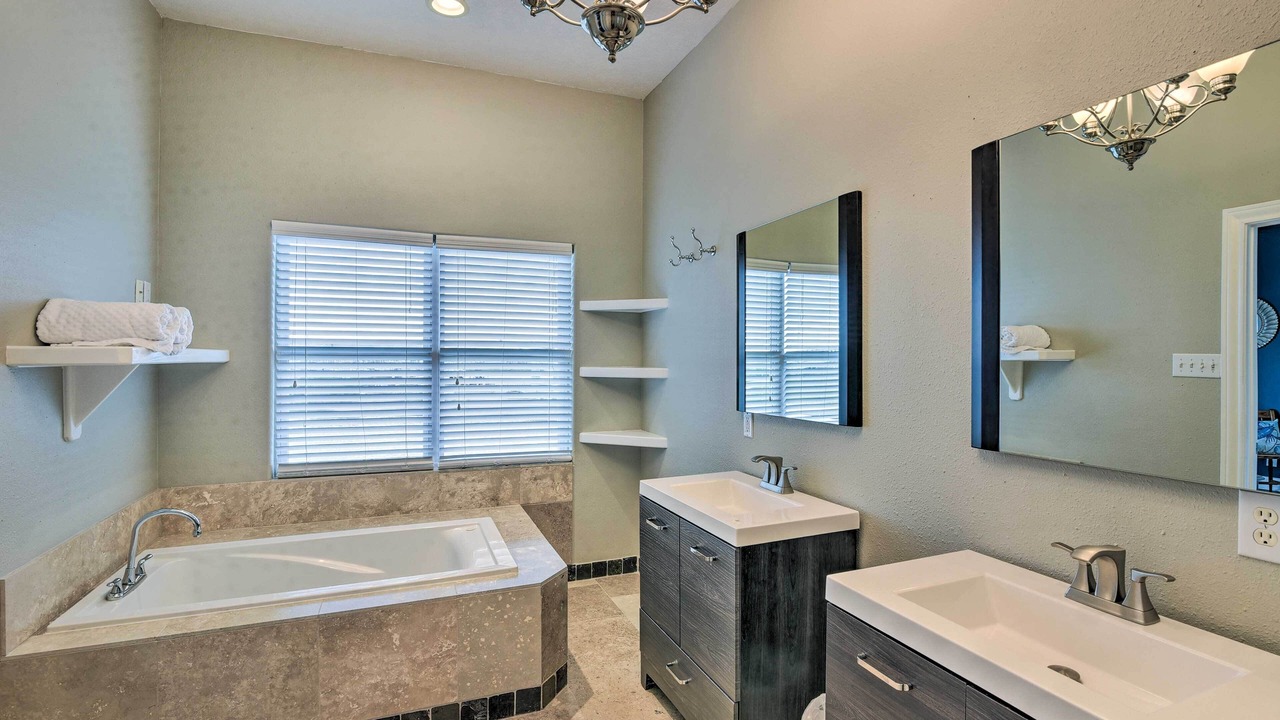 Photo of Bathroom in El Lago