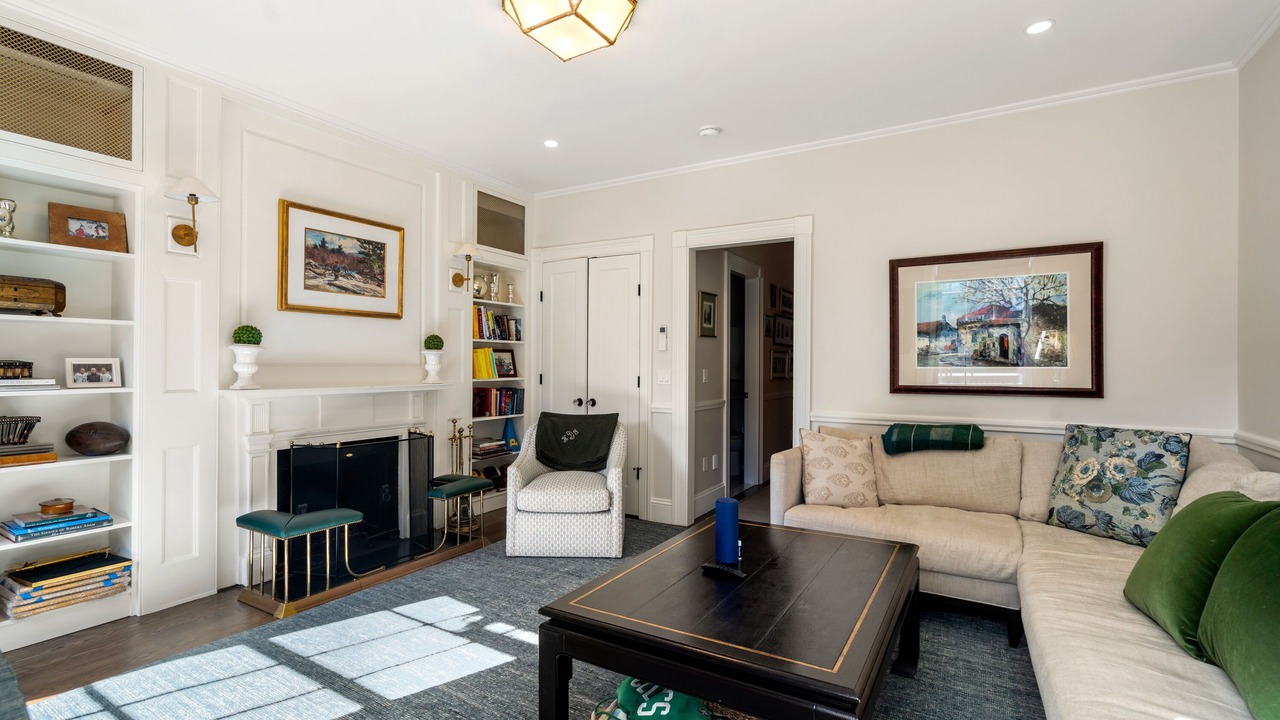 Photo of Livingroom in Beacon Hill