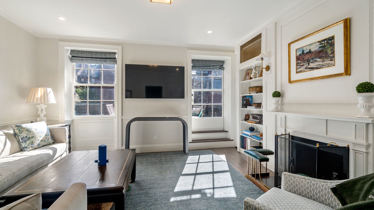 Photo of Livingroom in Beacon Hill