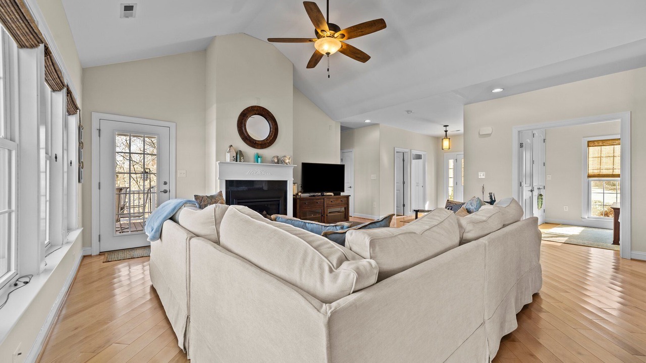 Photo of Livingroom in Louisa