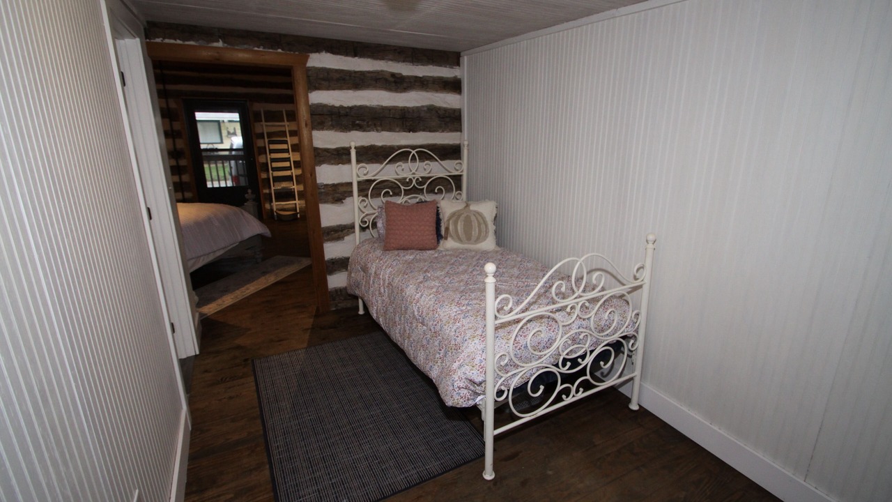 Photo of Bedroom in Glen Rose