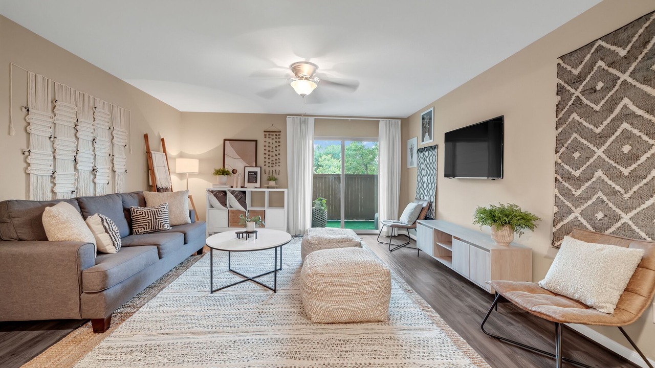 Photo of Livingroom in South Main
