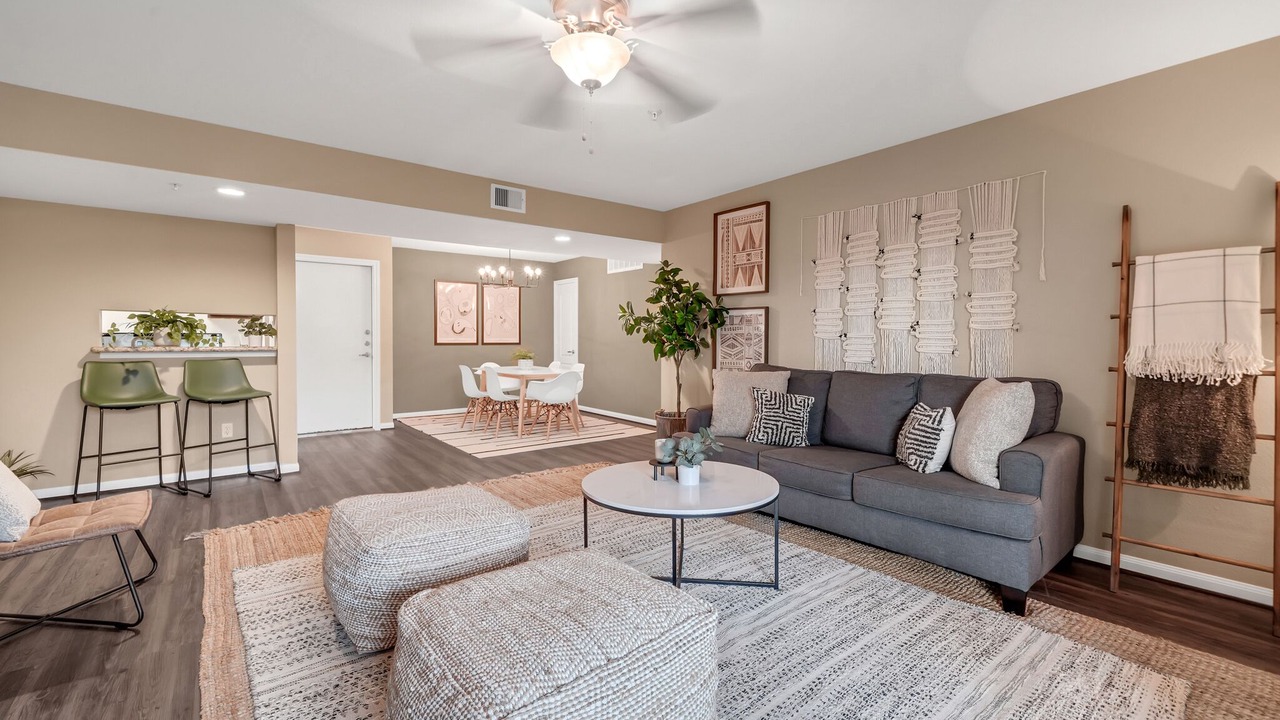 Photo of Livingroom in South Main