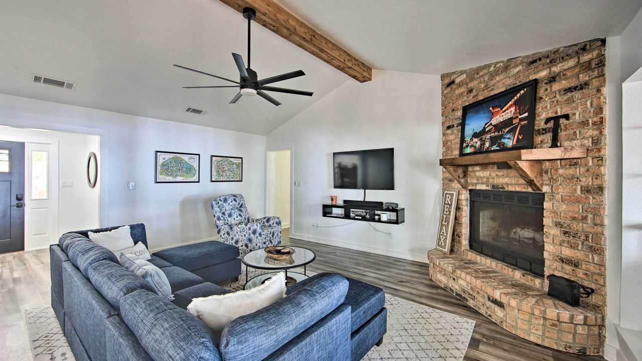 Photo of Livingroom in Flint