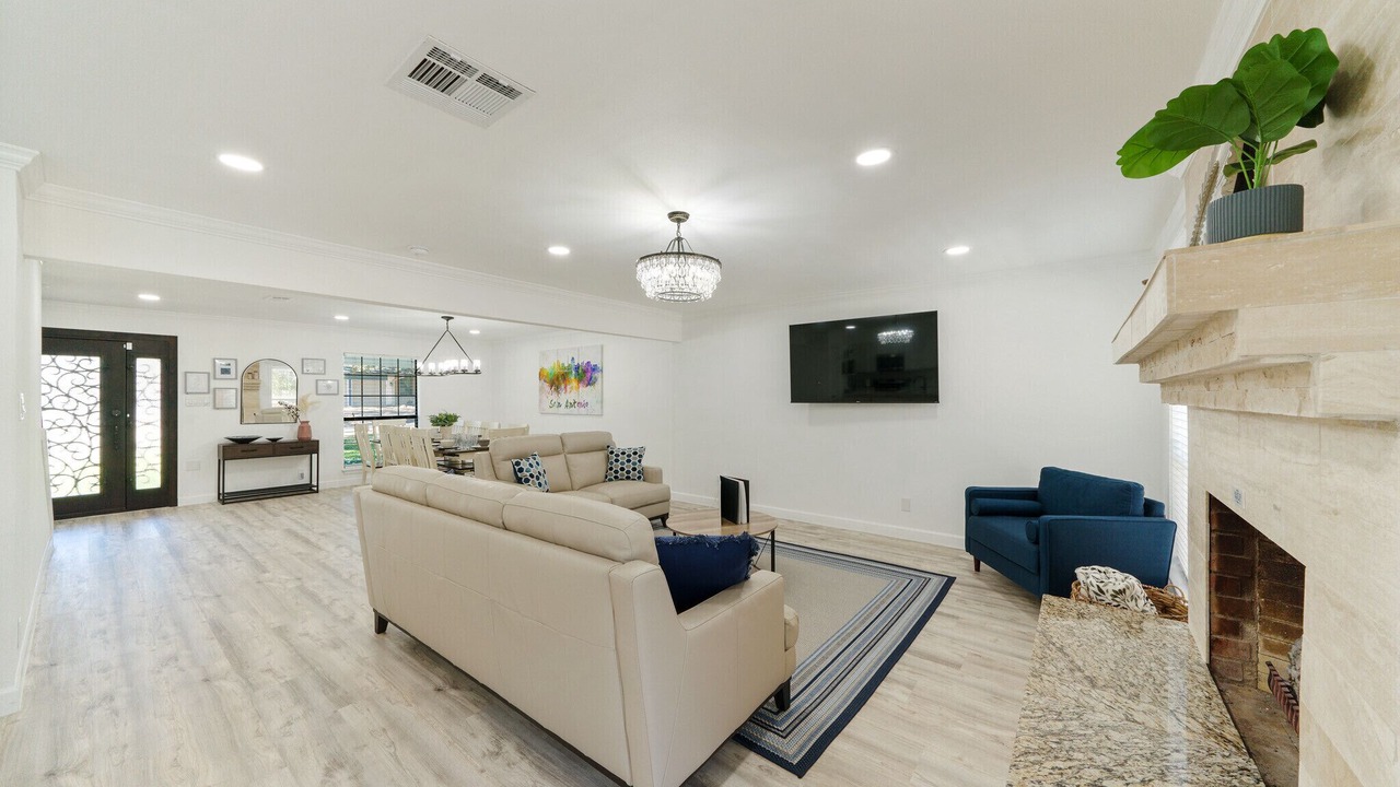 Photo of Livingroom in North Central Thousand Oaks