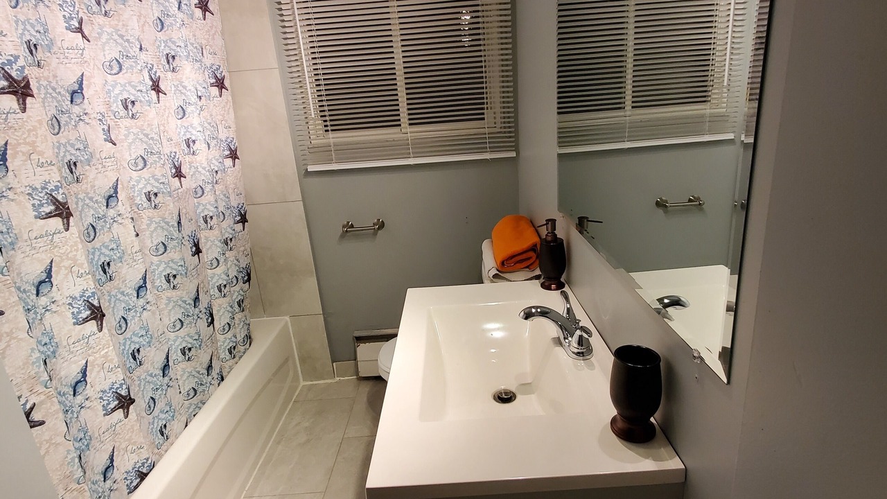 Photo of Bathroom in Saint-Leonard