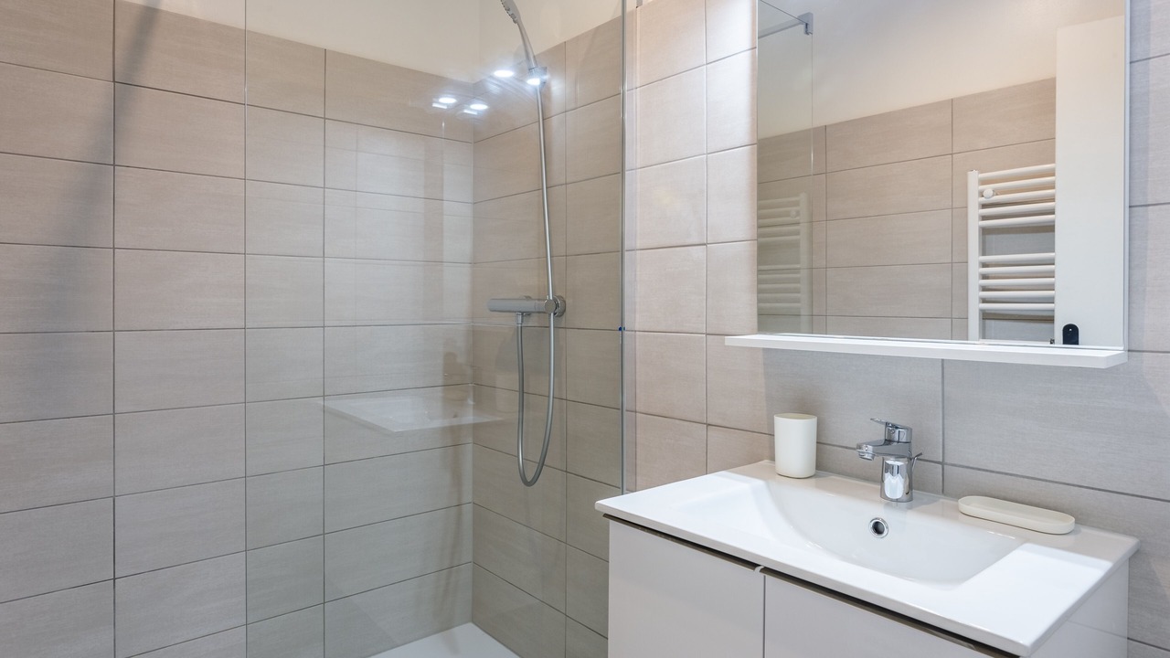 Photo of Bathroom in Saint-Coulomb
