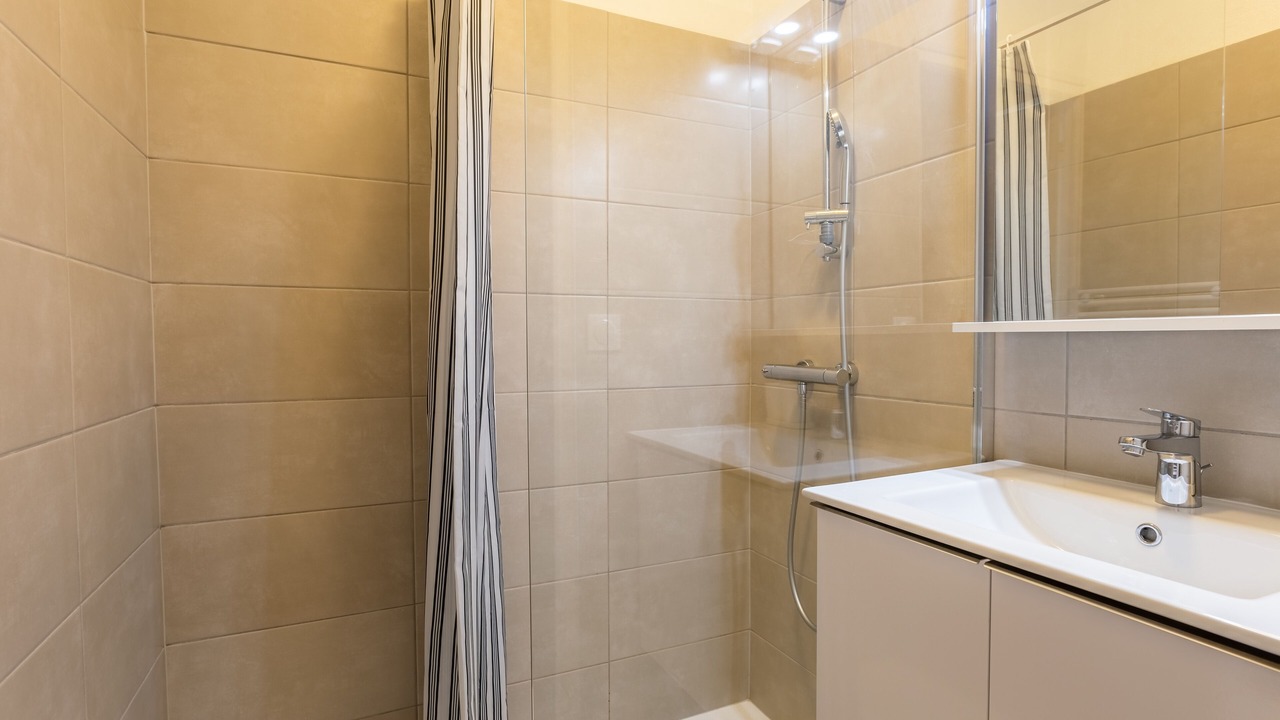 Photo of Bathroom in Saint-Coulomb