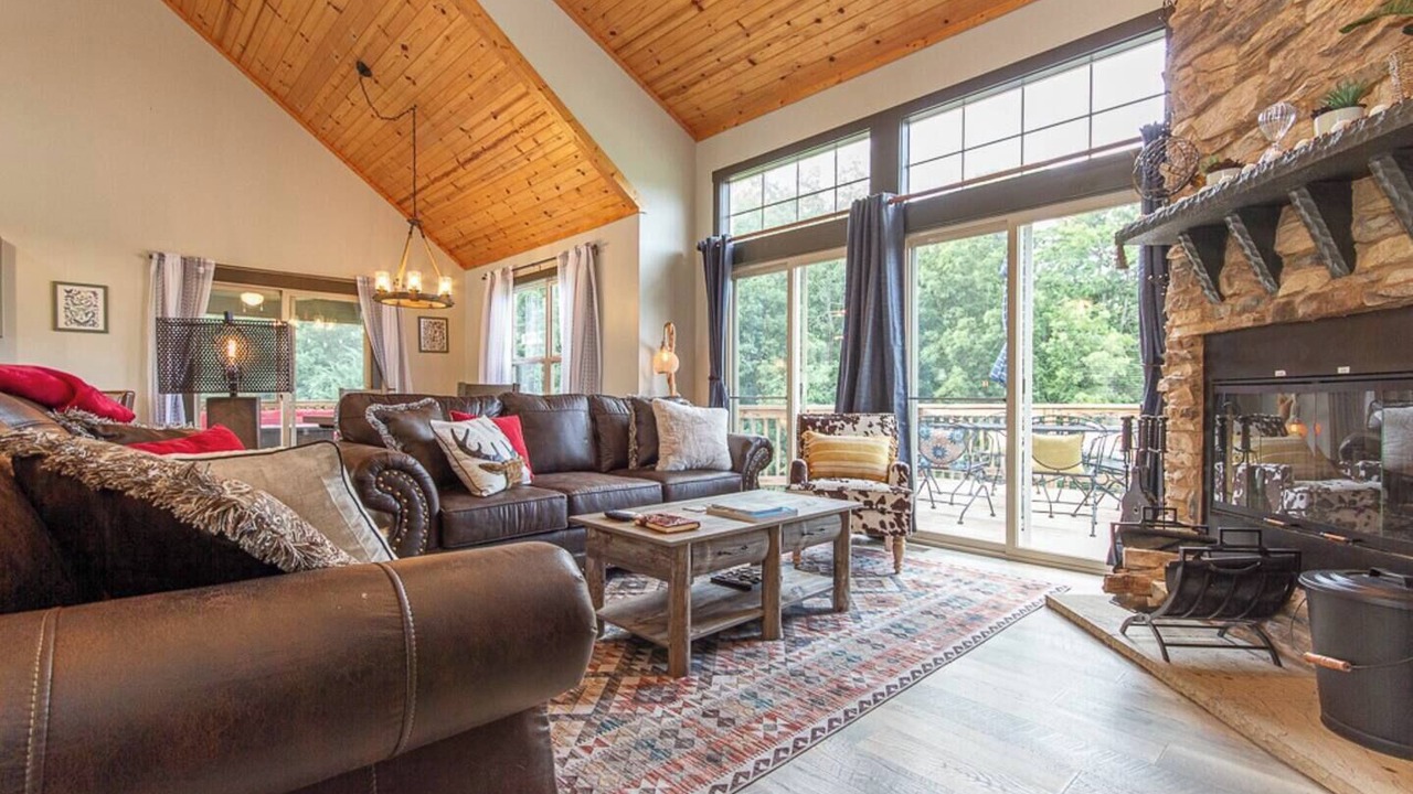Photo of Livingroom in The Galena Territory