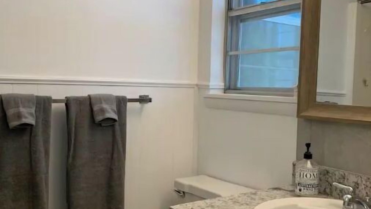 Photo of Bathroom in Hoyt