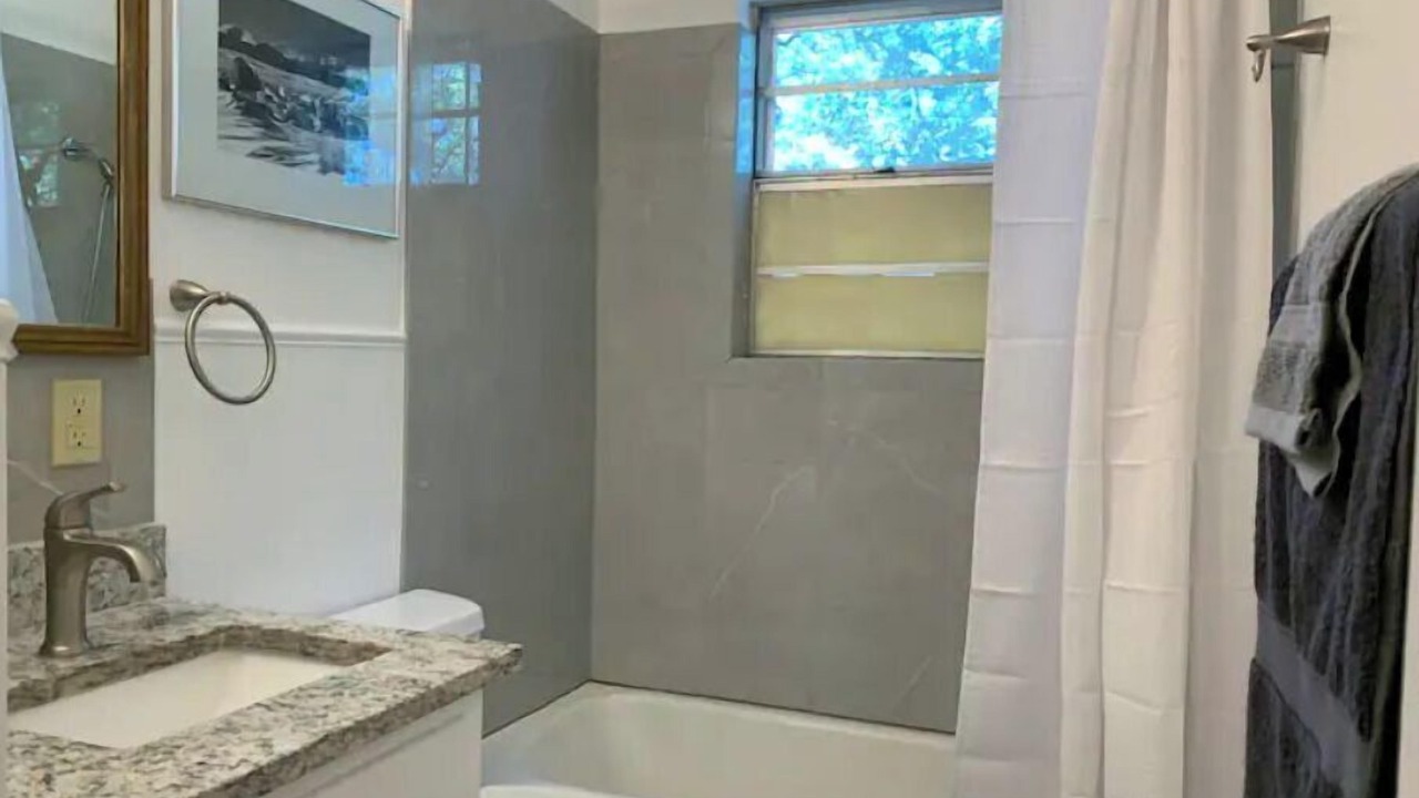 Photo of Bathroom in Hoyt