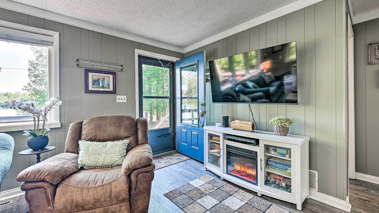 Photo of Livingroom in Curtis Township