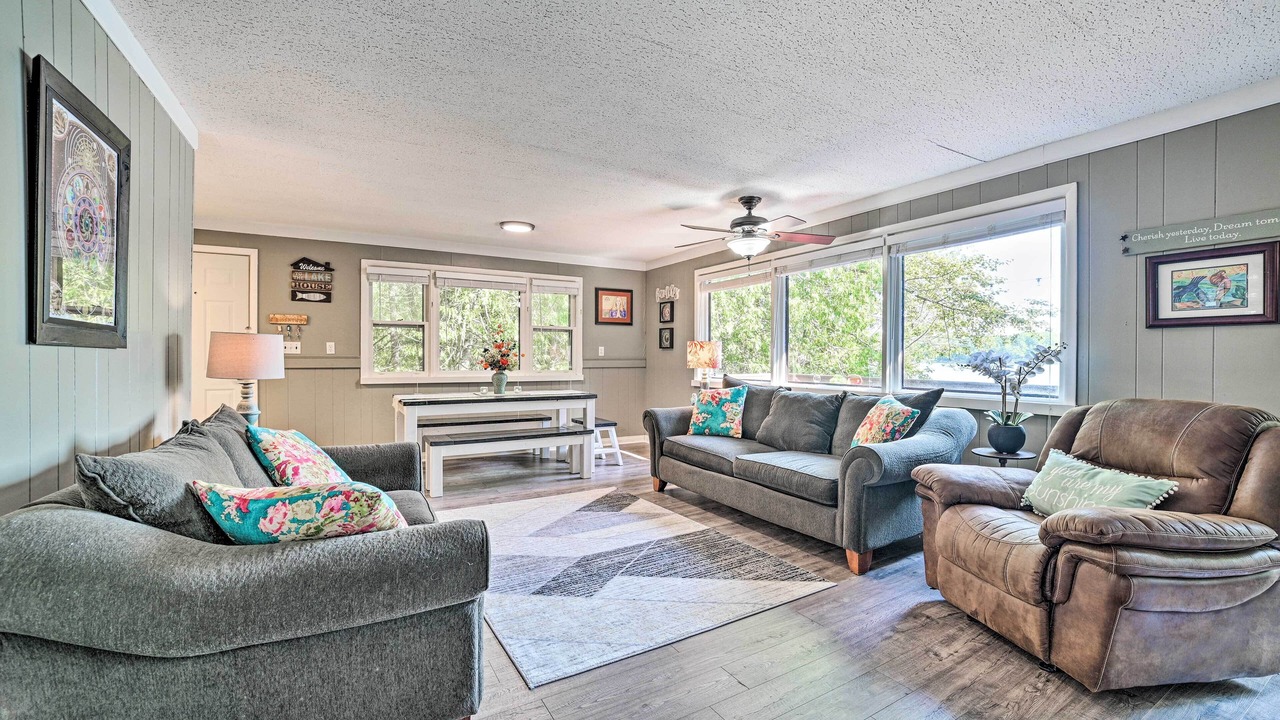 Photo of Livingroom in Curtis Township