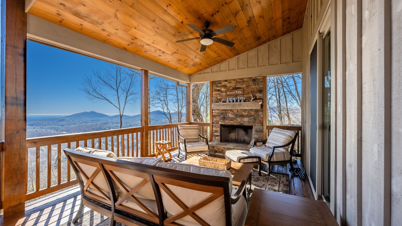 Photo of Livingroom in Sapphire