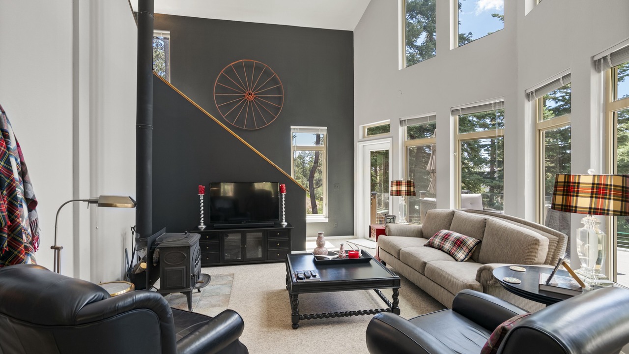 Photo of Livingroom in Forest Lakes