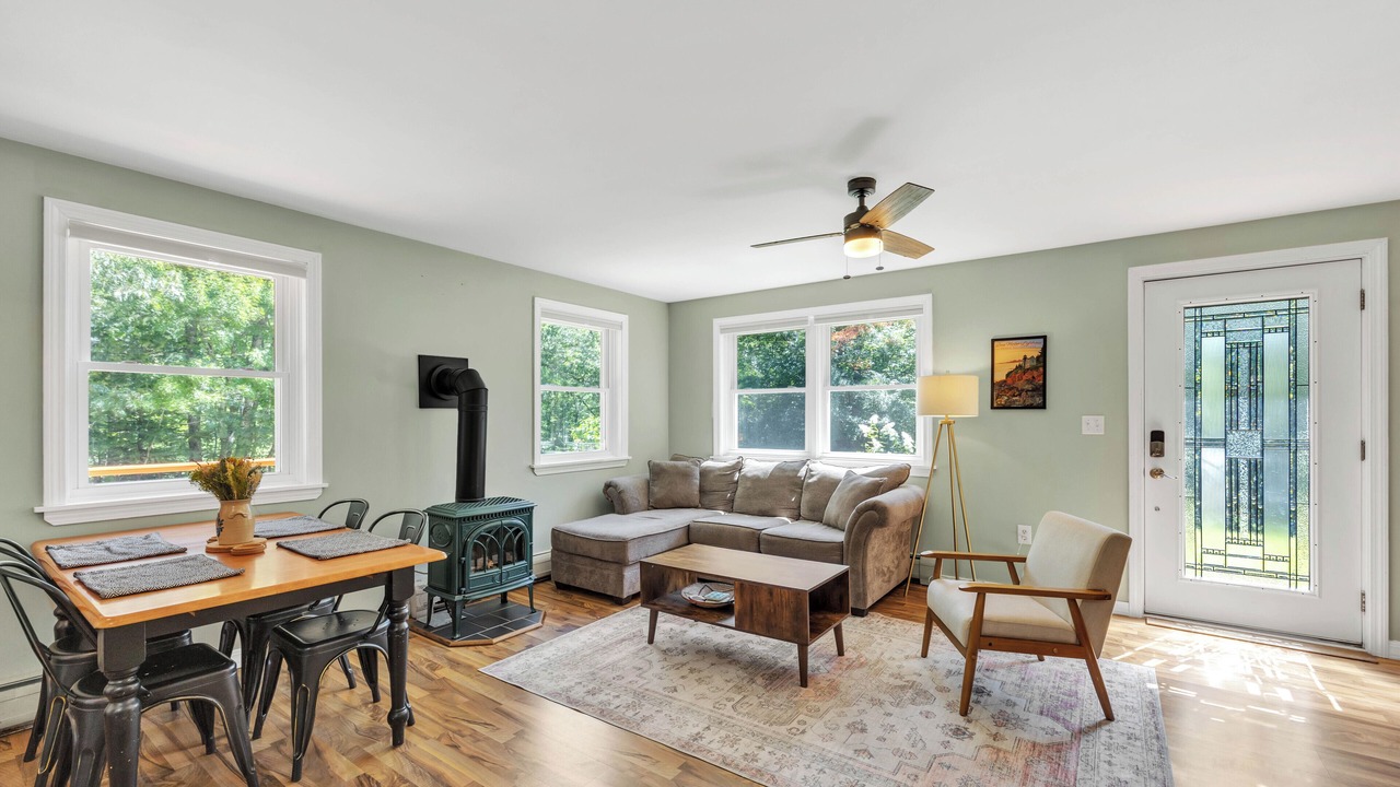 Photo of Livingroom in Surry