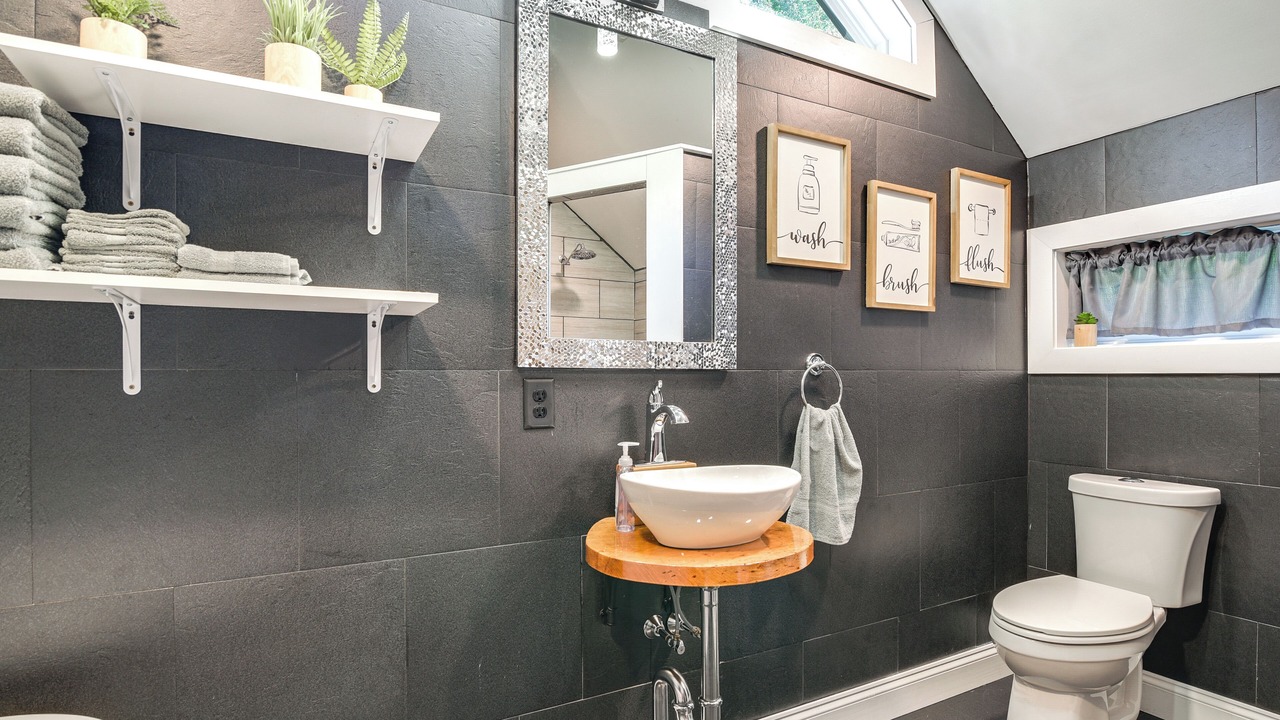 Photo of Bathroom in Delta