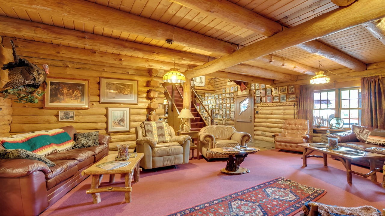 Photo of Livingroom in Candor