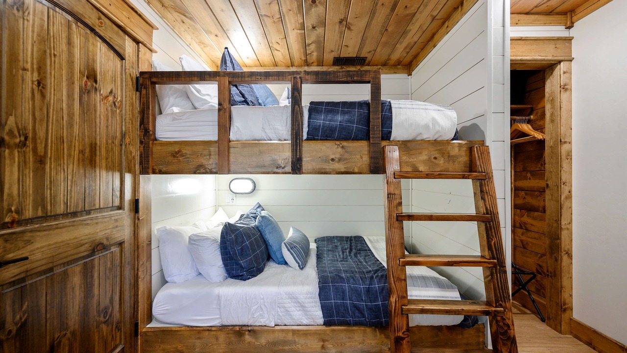 Photo of Bedroom in Broken Bow