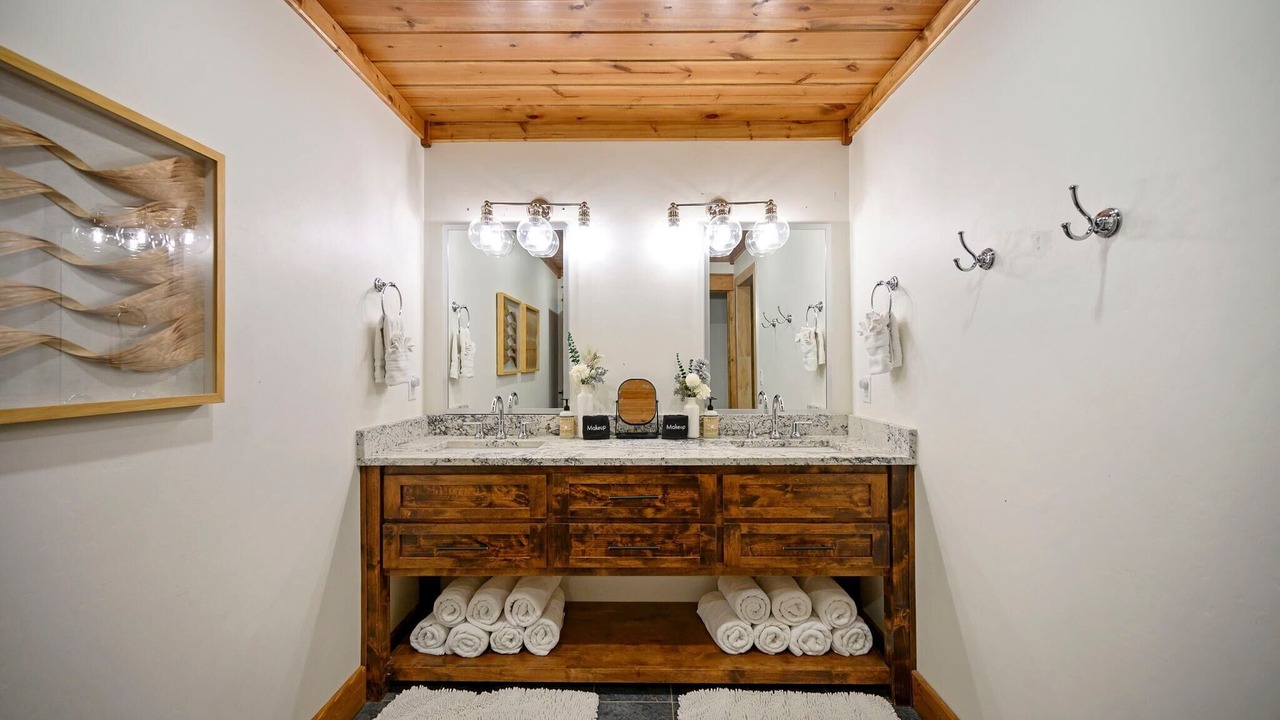 Photo of Bathroom in Broken Bow
