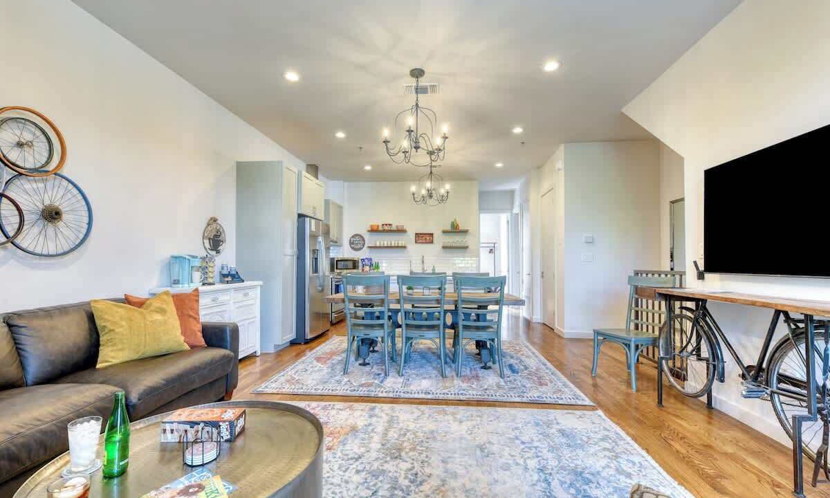 Photo of Livingroom in Tobin Hill