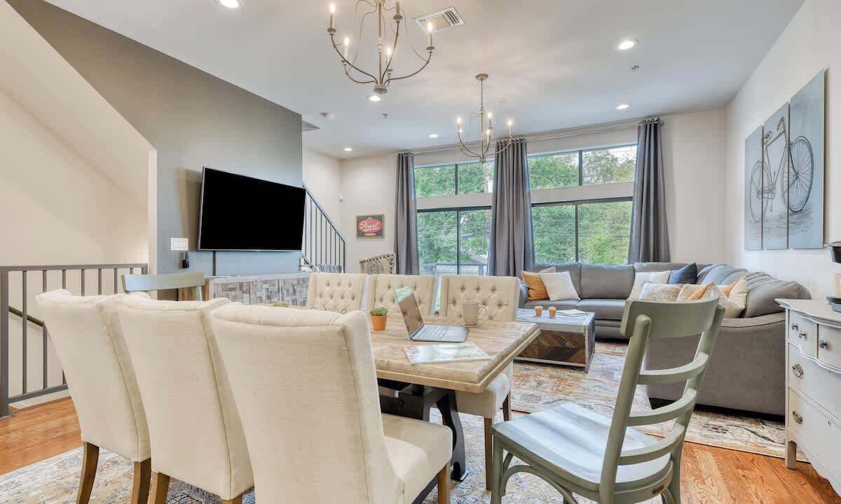 Photo of Livingroom in Tobin Hill