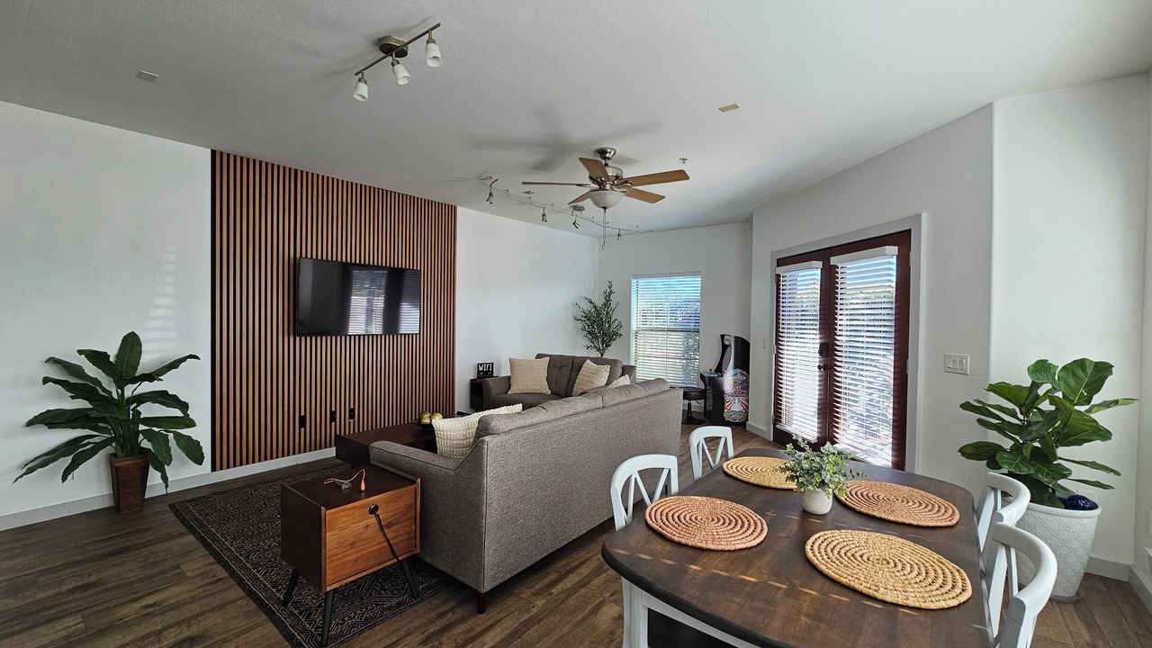 Photo of Livingroom in Midtown