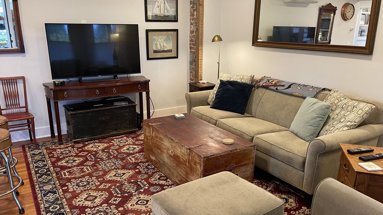 Photo of Livingroom in Jamestown