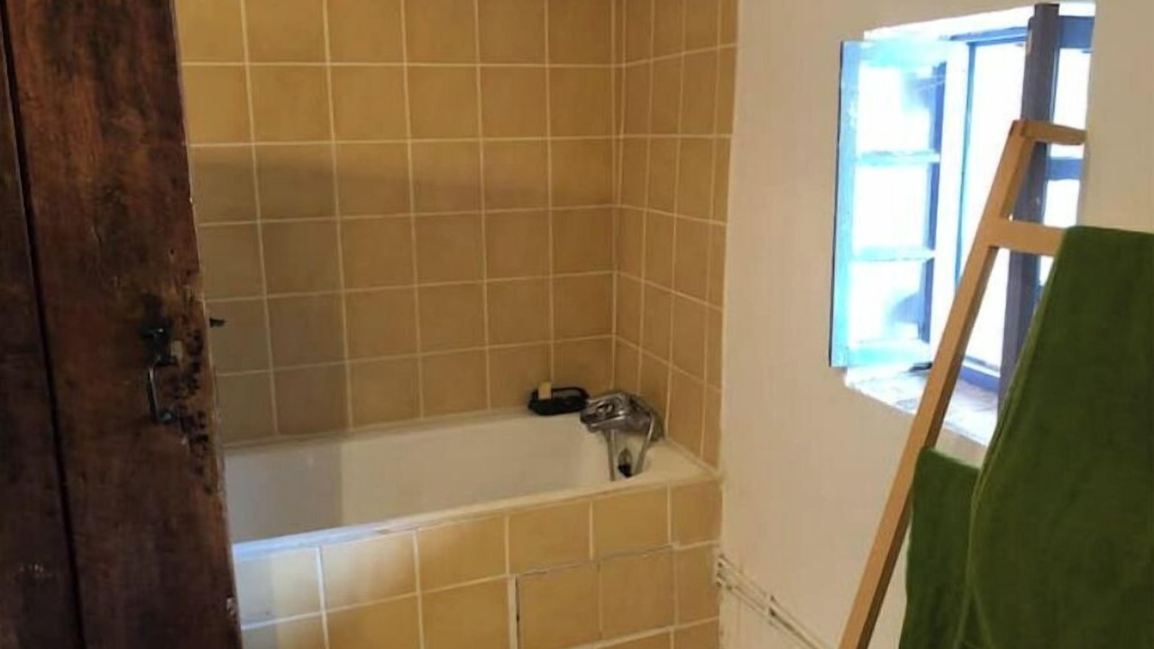 Photo of Bathroom in Rustrel