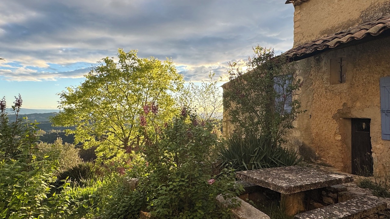 Photo of Patio Balcony in Rustrel