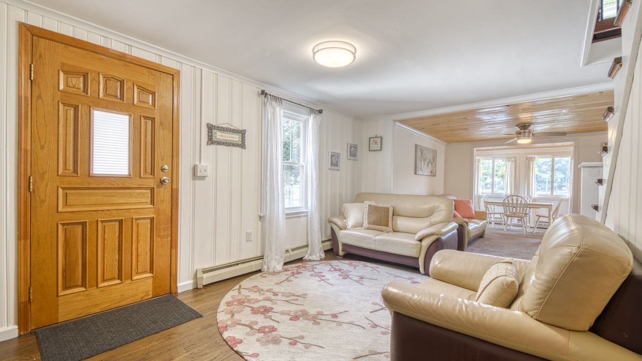 Photo of Livingroom in Ashford