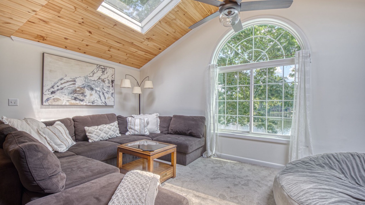 Photo of Livingroom in Ashford