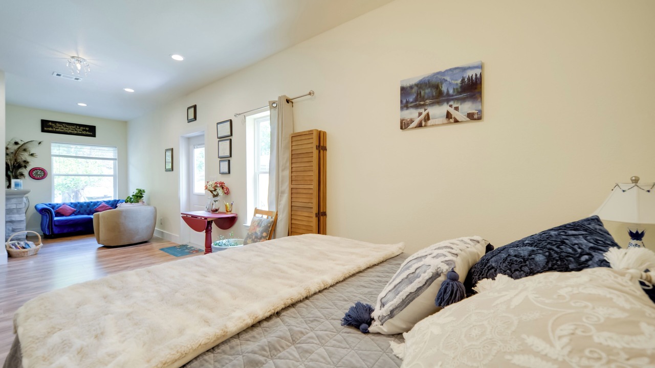 Photo of Bedroom in Cottonwood Shores